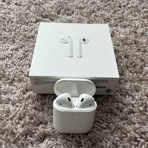 Apple AirPods (2nd Generation) with Wireless Charging Case and original box